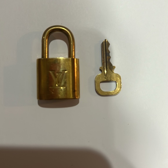 Louis Vuitton Lock & Key #315 - Picture 6 of 6